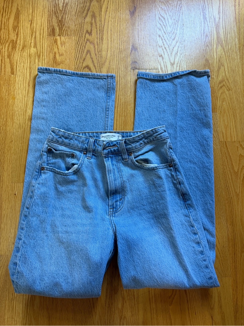Abercrombie and Fitch 90’s relaxed jean high rise